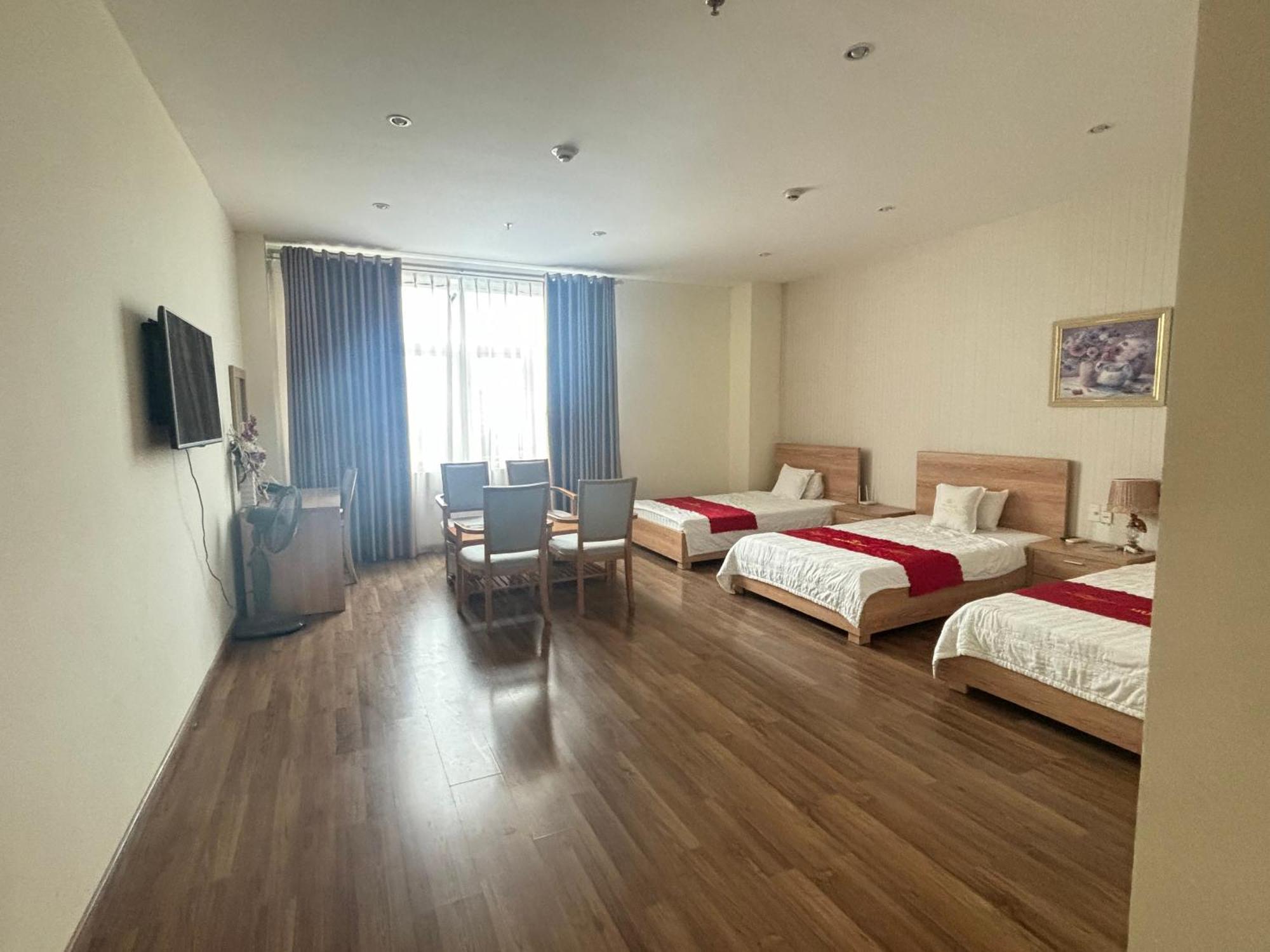 Hotel Nha Khach Huong Sen Hai Phong Esterno foto